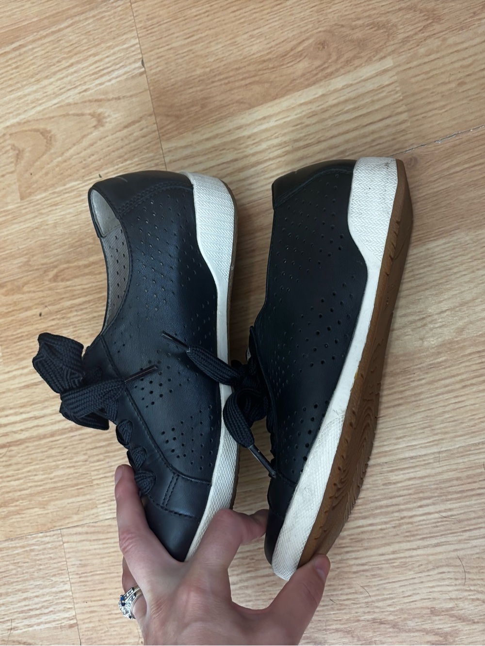 Dansko Orli sneaker sz 37 black perforated leather walking 6.5-7 comfort casual - Picture 3 of 7